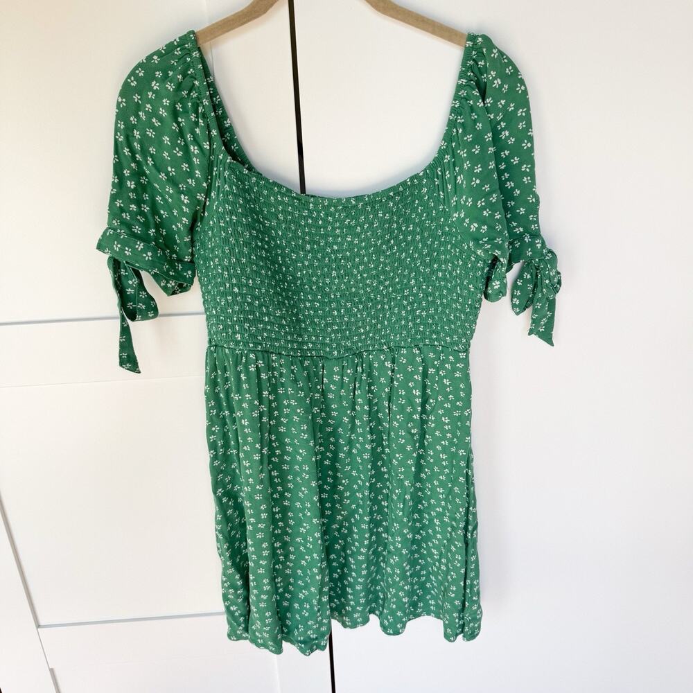American Eagle Outfitters SMALL‎ Green Floral mini dress. Bow Sleeve